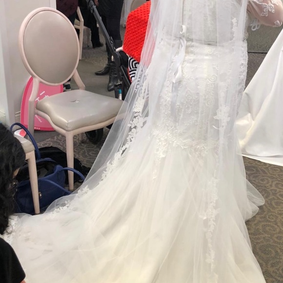 Wedding Dress - Picture 4 of 6